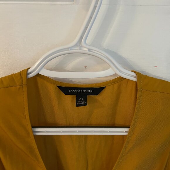 Banana Republic Women’s Wrap Top Sleeveless Side Tie Mustard Yellow Sz. XS - Picture 2 of 3